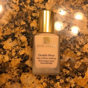 Estée Lauder Foundation 1C1 Cool Bone